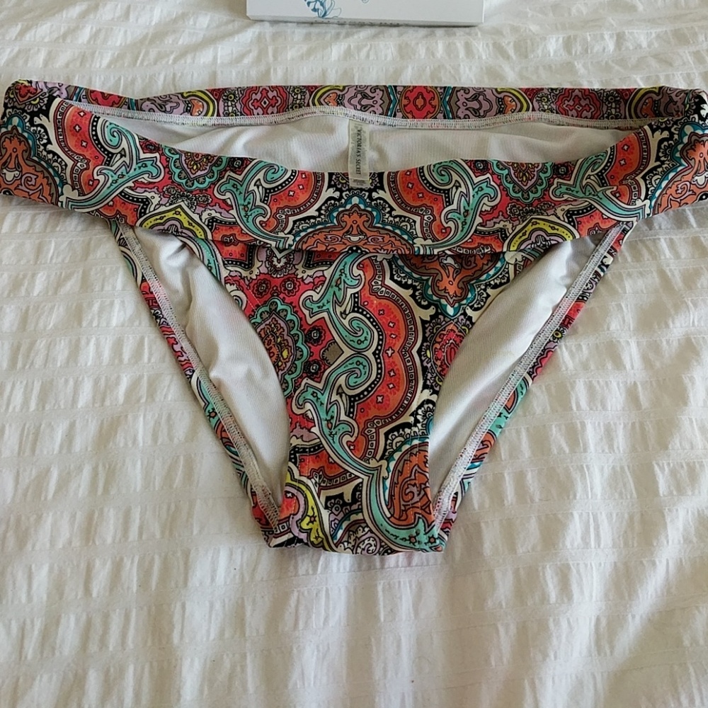 Victoria's Secret Paisley bikini bottom, sz Large